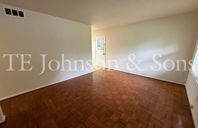 Charming 4 Bedroom Ranch with Fenced Yard and Hardwood Floors Gallery 3