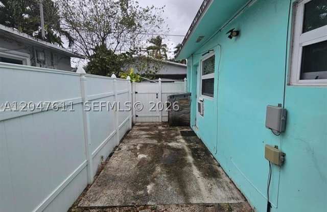 915 SW 16th St photos photos