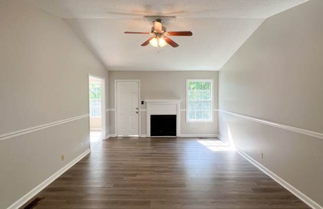Large Deck and Fenced Backyard! Gallery 4