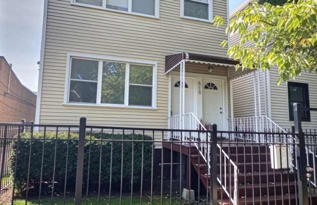 515 W 40th Place Gallery 1