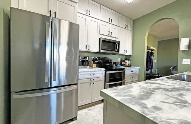Cute 2BR Condo in Madison. Community Pool! 2nd Month Free! photos photos Cute 2BR Condo in Madison. Community Pool! 2nd Month Free! photos photos