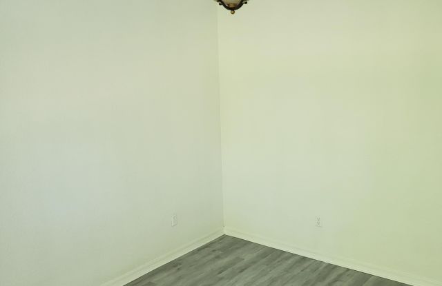 4948 Leeward Lane Gallery 4