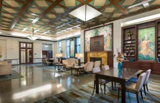 Gorgeous Historic Property-Newly Remodeled Bathrooms, Spacious Floor Plans, Spacious Closet Gallery 1
