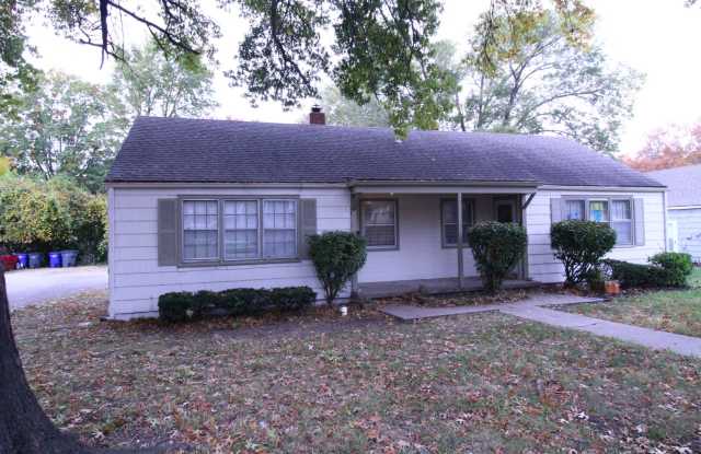 February FREE On This Updated 1 Bedroom 1 Bath Duplex in Navy Hill Area in Olathe photos photos