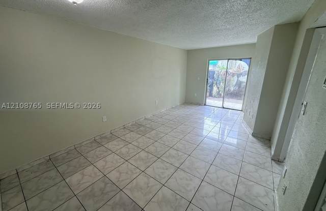 2721 NW 23rd Ct Gallery 3