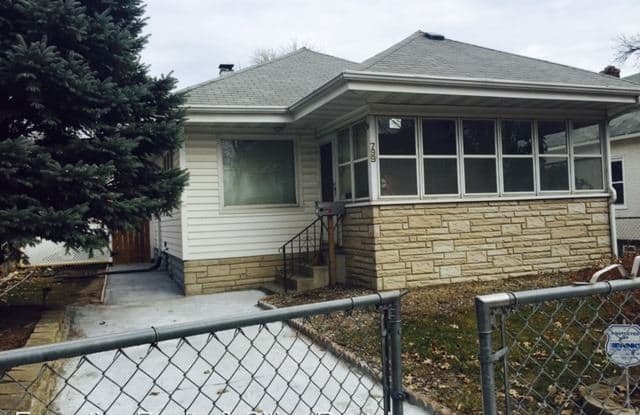 799 Fuller Ave - 799 Fuller Avenue, St. Paul, MN 55104