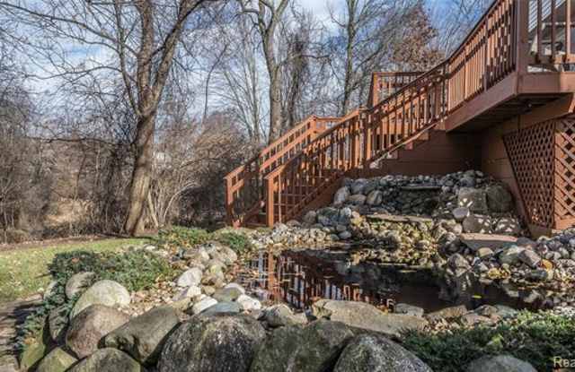 2479 SOMERVILLE Drive Gallery 3