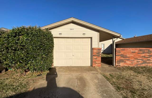 3 bed, 2 bath, 1 car garage Duplex photos photos