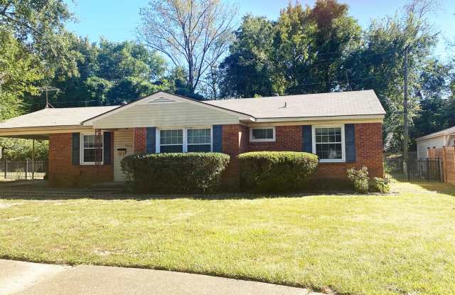 Spacious Home in High Point Terrace, on the Greenline photos photos