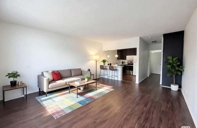 1137 W 36th Pl unit: 9 photos photos