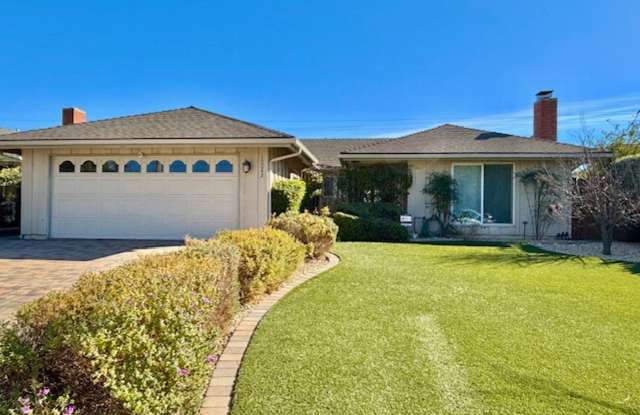 Ventura | 3 Bed + 2 Bath | Hilltop Views | Dance Studio | 10042 Brazos Ct photos photos
