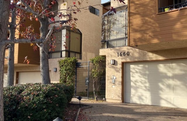 1660-B Chalcedony - 1660 Chalcedony St, San Diego, CA 92109