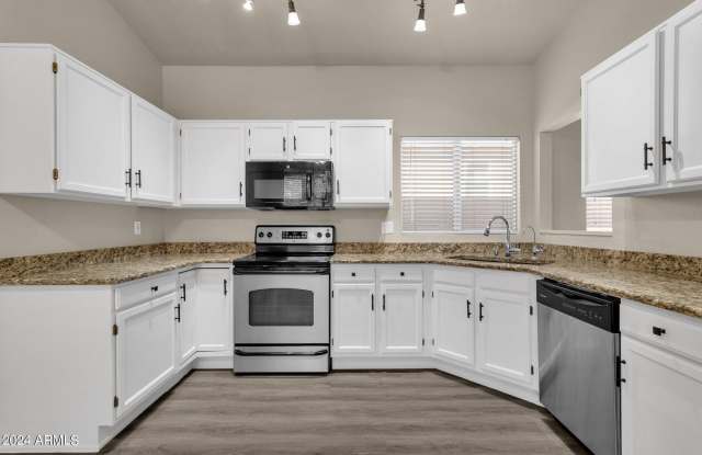 4110 E WOODLAND Drive Gallery 4