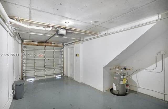 2941 NE 185th St Gallery 3