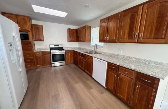 Beautiful home for rent in Pleasant Grove Gallery 3
