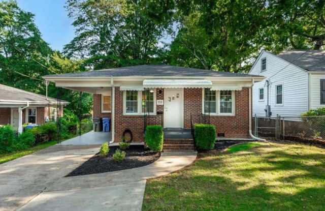 2 bedroom, 1 bath Brick Bungalow in Prime Location! photos photos