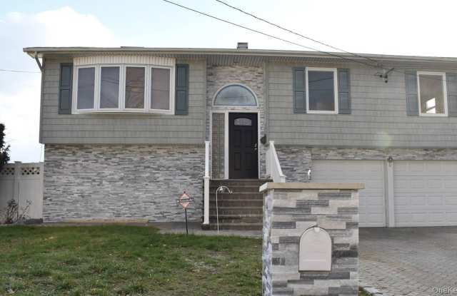 6 Geiger Place - 6 Geiger Place, Deer Park, NY 11729