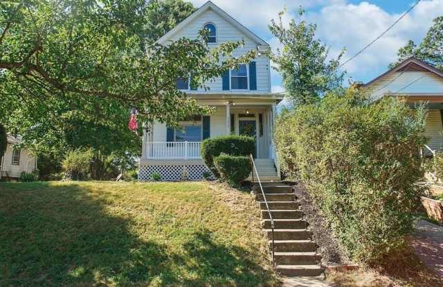 BOND HILL-  3 STORY 3 BEDRM 2 FULL BATH OPEN FLOOR PLAN w GARAGE photos photos