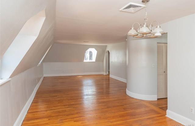 266 Grand Street Gallery 4
