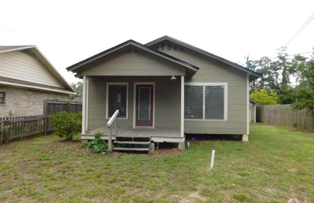 Charming 2 Bedroom! Gallery 1