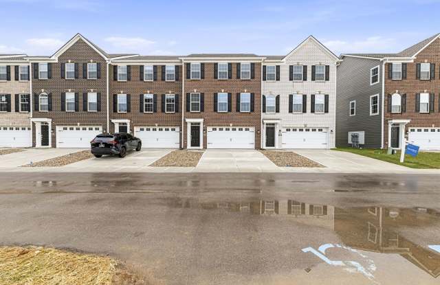 Maintenace free Living at this 3 Level 3 BR in Plainfied! Gallery 1