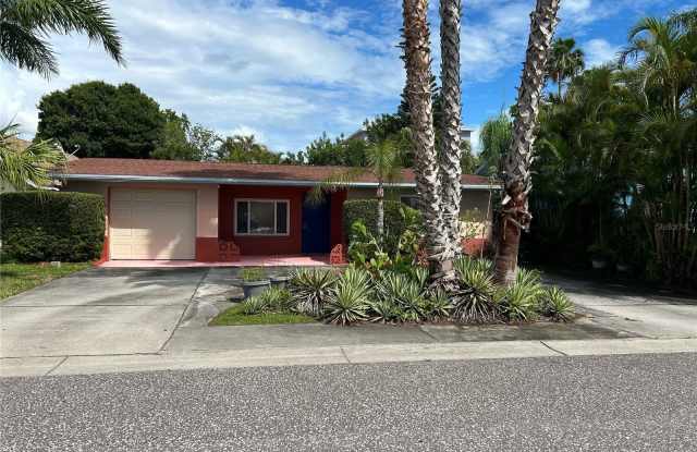 215 176TH TERRACE DRIVE E - 215 176th Terrace East, Redington Shores, FL 33708