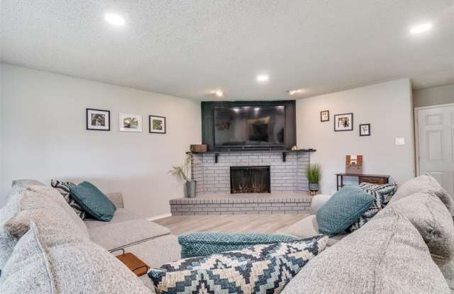 5324 Yager Drive Gallery 3