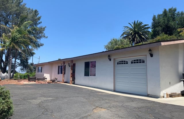 1115 Phillips St - 1115 Phillips Street, Vista, CA 92083