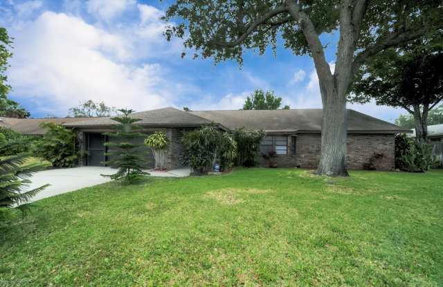 1068 Pineapple Avenue NE photos photos