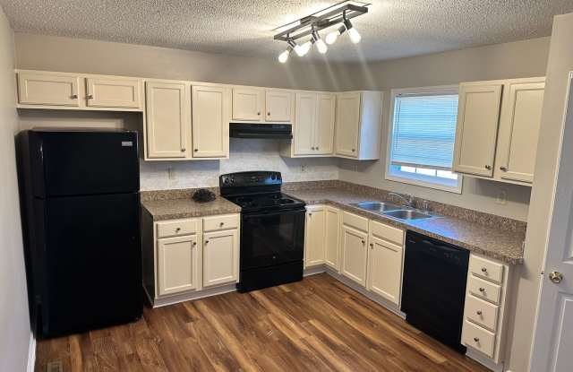 Spacious Two Bedroom Townhome In Kannapolis Gallery 4