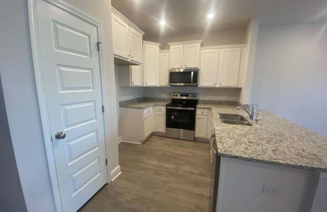 Modern, Spacious & Efficient Townhome in Lynn Haven! *SPECIAL: 1/2 OFF 1st Month's Rent!* + *Military Incentive!* Gallery 4