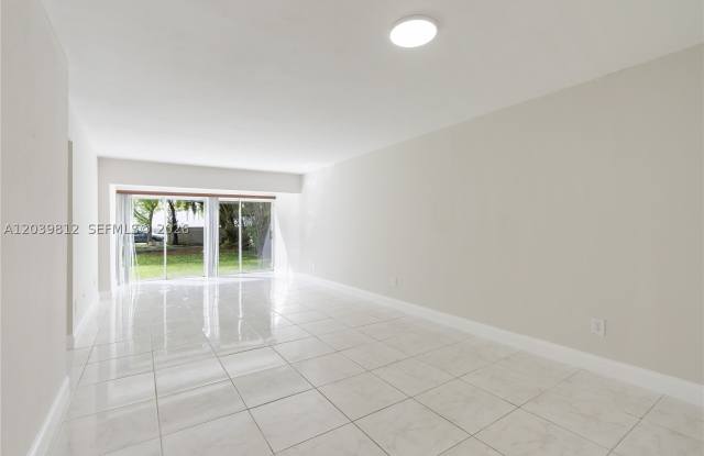 9180 Fontainebleau Blvd Gallery 2