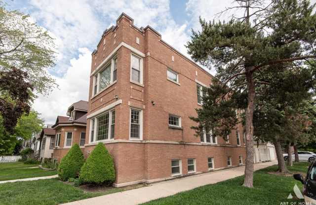 3301 N Kilbourn Avenue Gallery 2