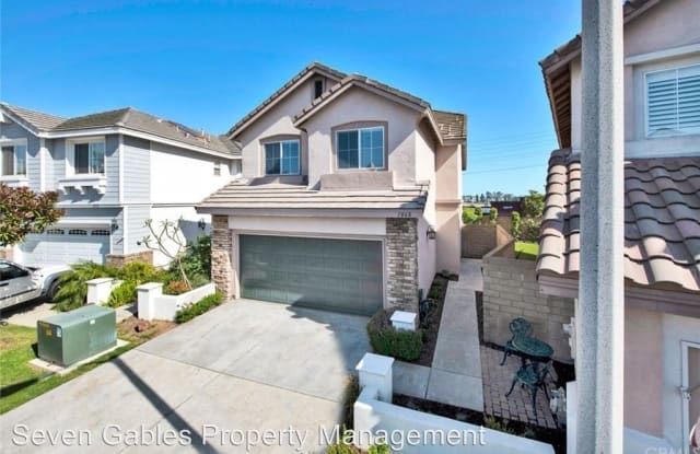 1068 Moreno Way - 1068 Moreno Way, Placentia, CA 92870