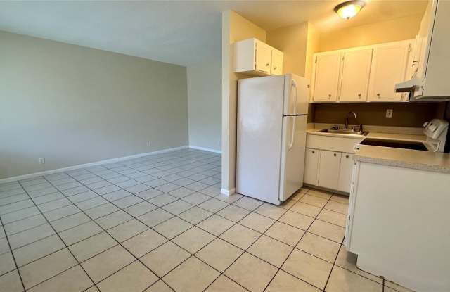 717 SE 16th Street unit: 3 photos photos