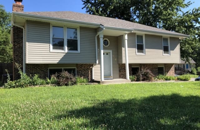 528 Northeast Karapat Drive - 528 Northeast Karapat Drive, Kansas City, MO 64155