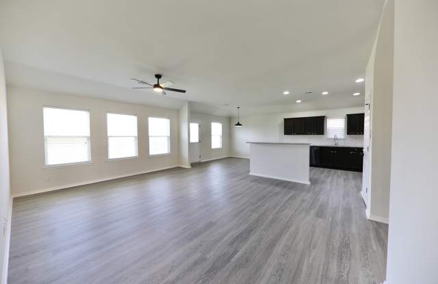 5960 East 148th Street South Gallery 3