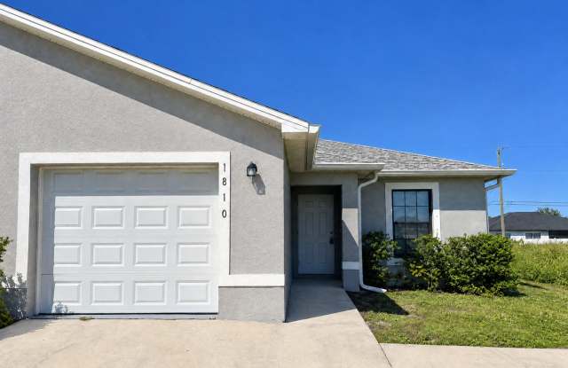3 Bed 2 Bath 1 Car  Garage Duplex Gallery 1