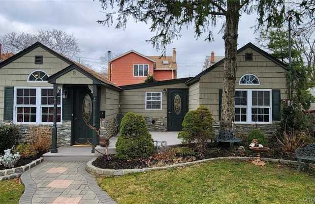 8 Roswell Ave photos photos