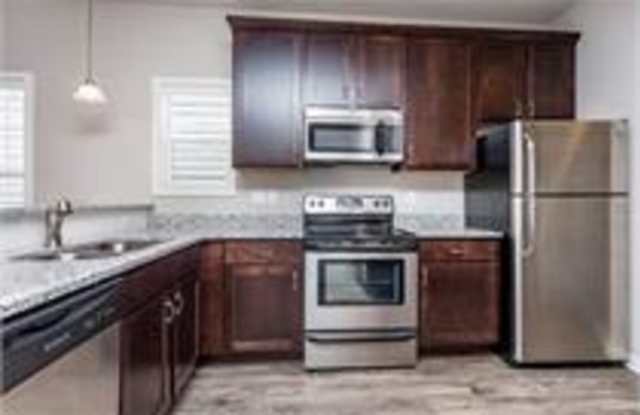 2055 SW Cascade Falls Dr - 2055 Southwest Cascade Drive, Ankeny, IA 50023