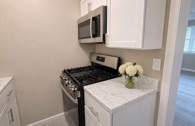 2026 Move-In Special – $500 LEASE SIGNING BONUS!! Comfortable 2BR Condo with Easy Metro Access photos photos