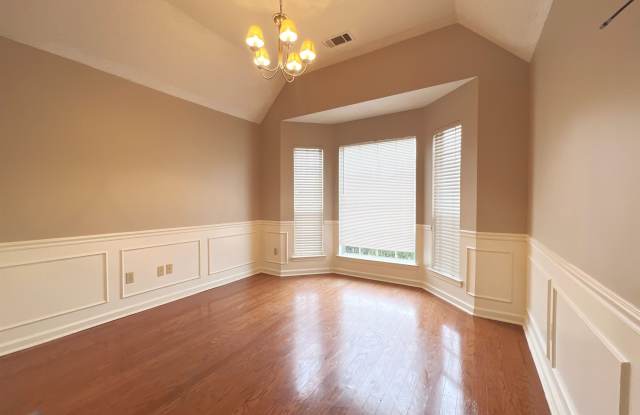 9347 GARDEN WOODS Gallery 2