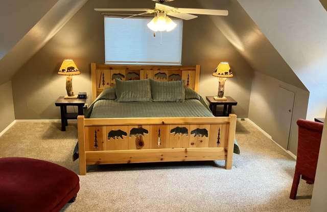 Furnished rental with large fenced back yard. Gallery 4