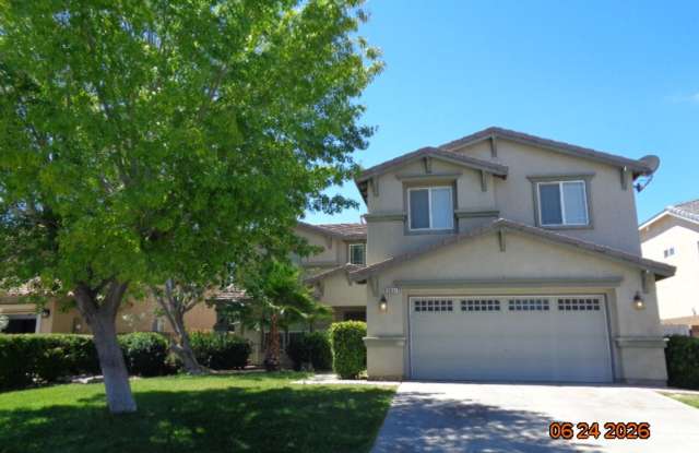 Large West Lancaster 2 Story Built in 2004 with 3638 sq. ft. photos photos