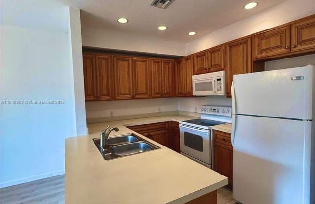 63 SE 3rd Avenue 2, Hallandale Beach, FL 33009 - 63 Southeast 3rd Avenue, Hallandale Beach, FL 33009