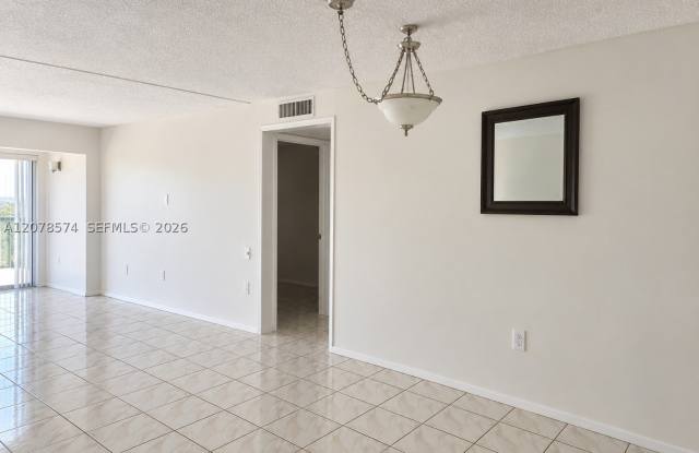9280 Fontainebleau Blvd Gallery 1