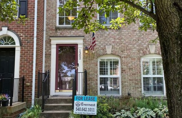 1302 Wilcox Ave - 1302 Wilcox Avenue, Fredericksburg, VA 22401