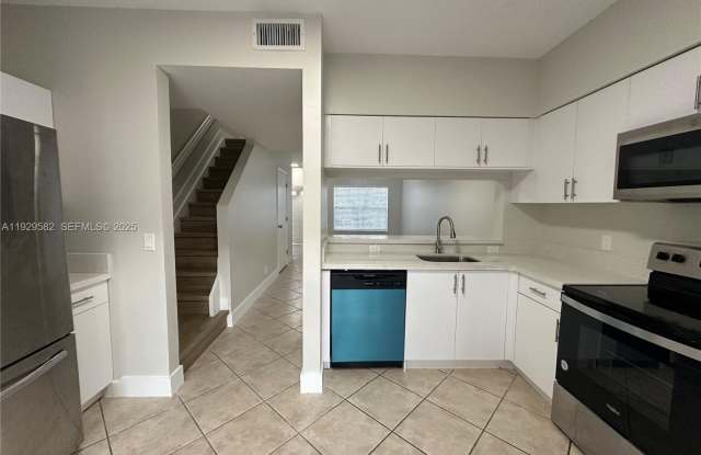 17 Simonton Cir - 17 Simonton Circle, Weston, FL 33326