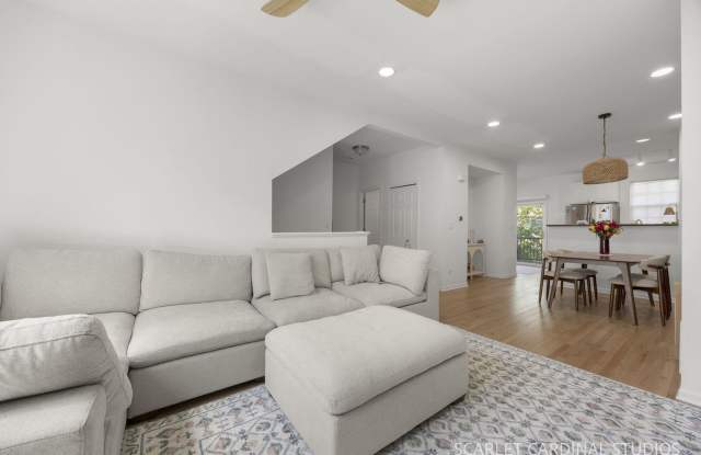 1419 S Fairfield Avenue Gallery 3