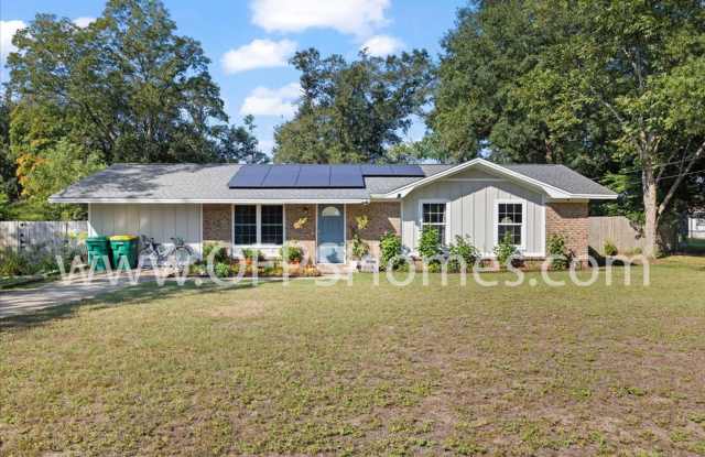 Solar Panels on Sunshine Dr!! Available Dec 1 - 1303 Sunshine Drive, Okaloosa County, FL 32539